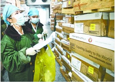 武汉疾控人员赴万吨冷库开展冷链产品检测 筑牢进口与国内畜禽产品安全防线